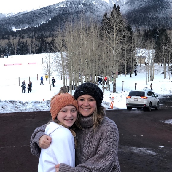 Meet your Poshers, Olivia and Rhiannon - Picture 2 of 4